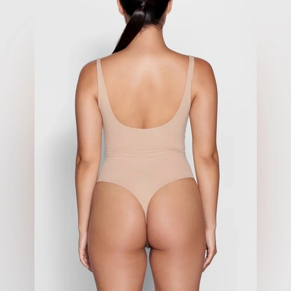 SKIMS FITS EVERYBODY SQUARE NECK BODYSUIT IN CLAY - Picture 3 of 7